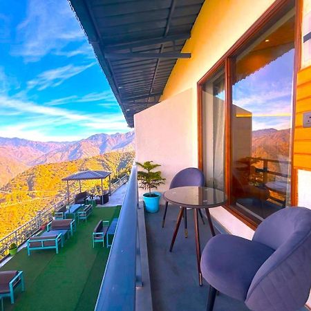 Living On The Edge A Luxury Stay 穆索里 外观 照片