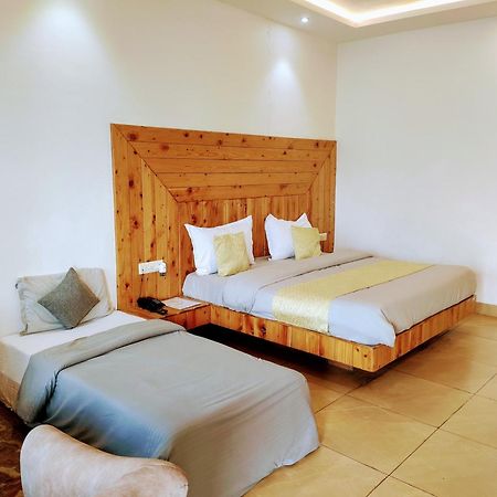 Living On The Edge A Luxury Stay 穆索里 外观 照片
