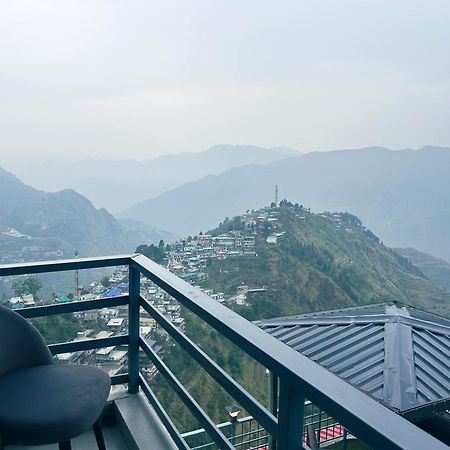 Living On The Edge A Luxury Stay 穆索里 外观 照片