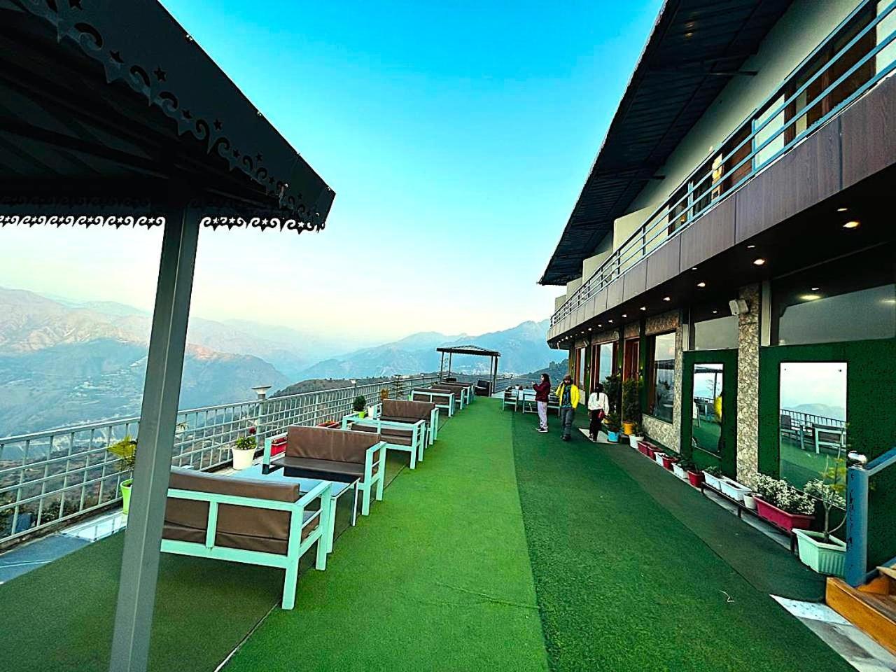 Living On The Edge A Luxury Stay 穆索里 外观 照片