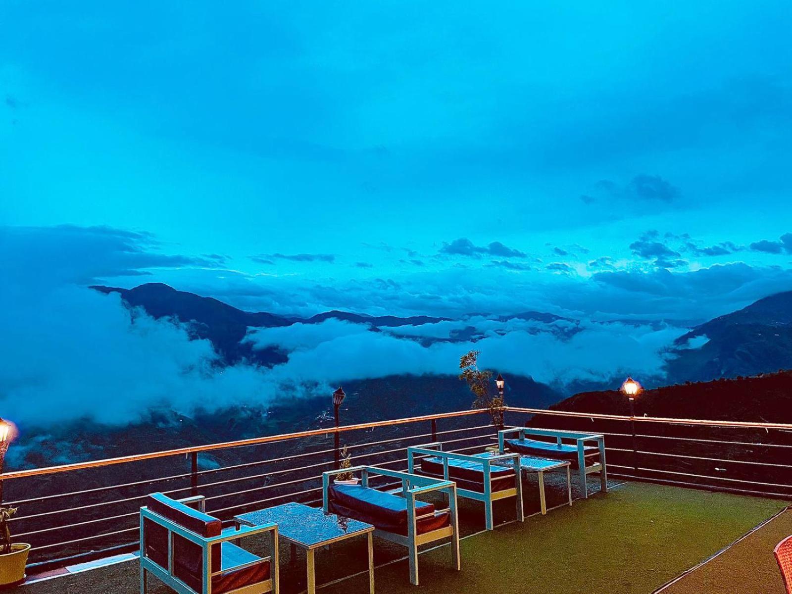 Living On The Edge A Luxury Stay 穆索里 外观 照片