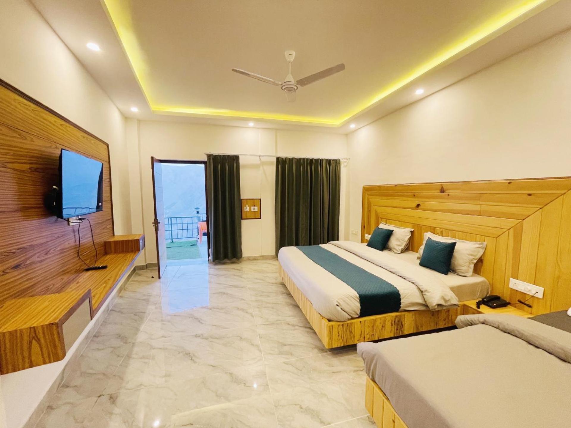 Living On The Edge A Luxury Stay 穆索里 外观 照片