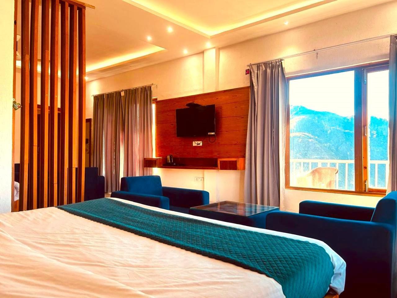 Living On The Edge A Luxury Stay 穆索里 外观 照片