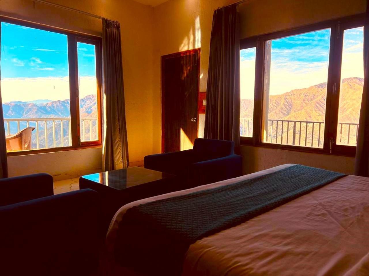 Living On The Edge A Luxury Stay 穆索里 外观 照片
