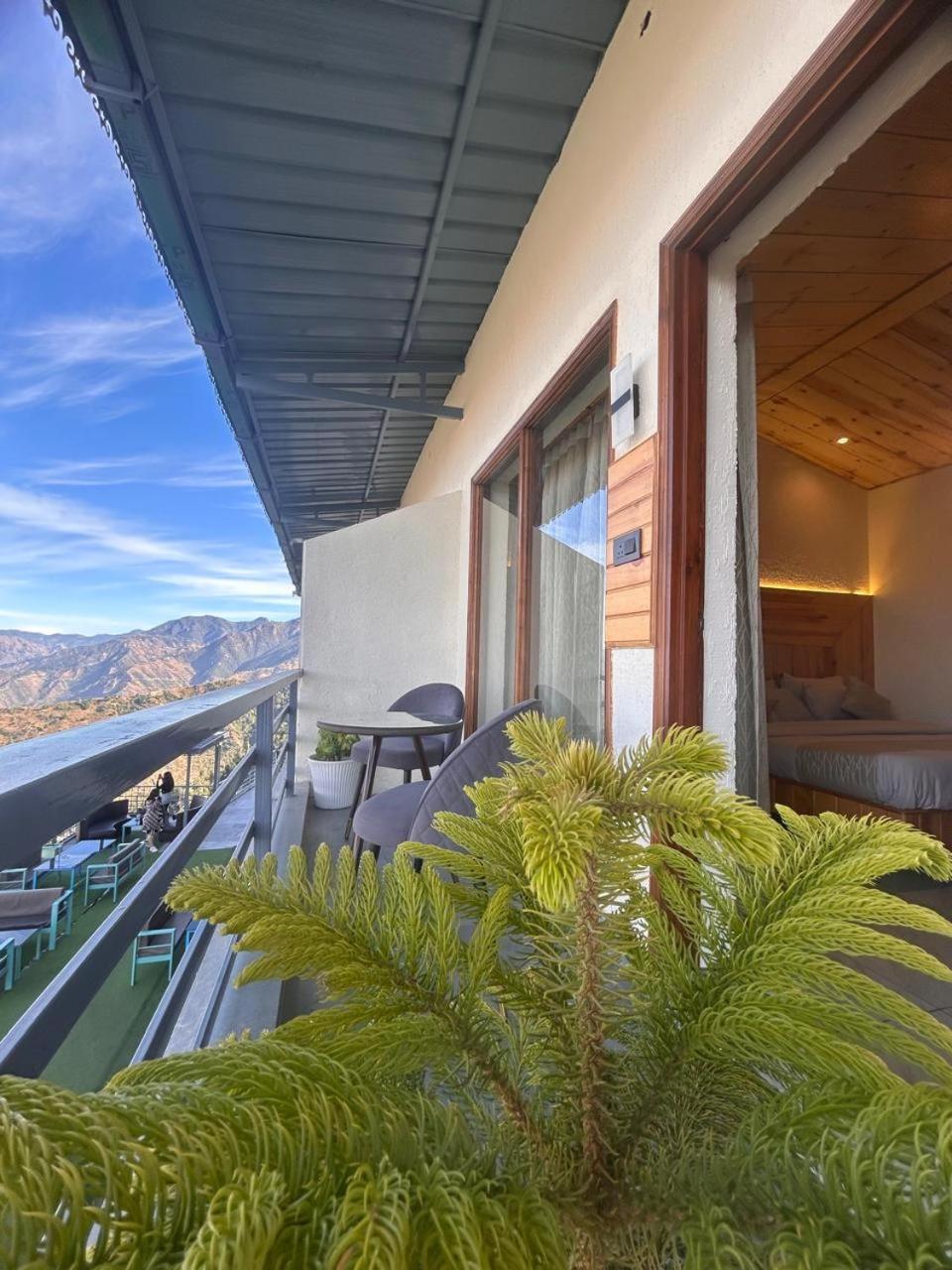 Living On The Edge A Luxury Stay 穆索里 外观 照片